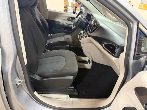 2021 Chrysler Voyager L