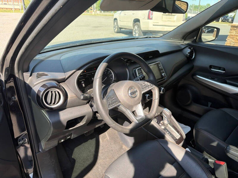 2020 Nissan Kicks SR