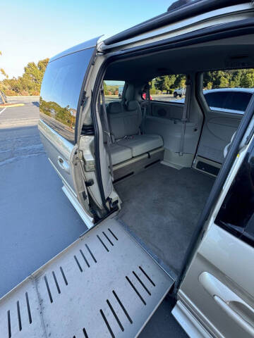 2005 Dodge Grand Caravan SXT