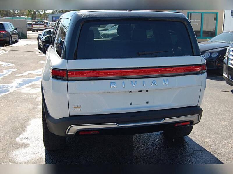 2023 Rivian R1S Adventure