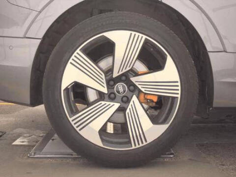 2022 Audi e-tron quattro Premium Plus