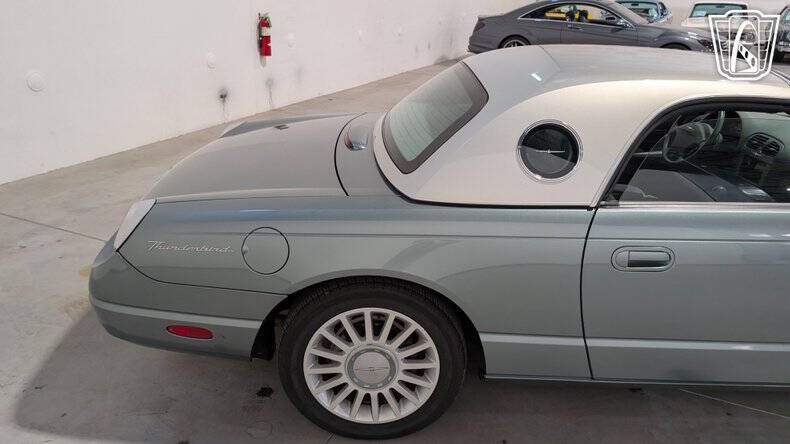 2004 Ford Thunderbird