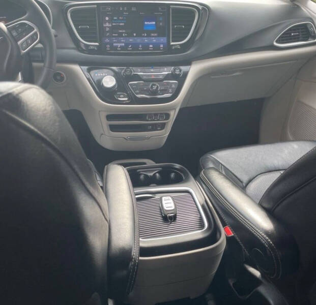 2022 Chrysler Pacifica Touring L