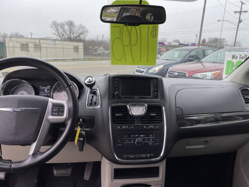 2016 Chrysler Town and Country Touring