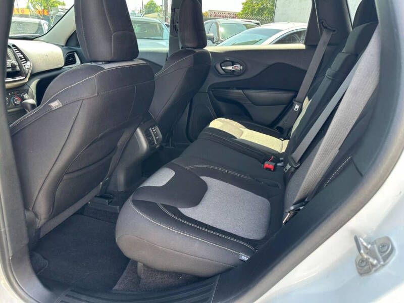 2015 Jeep Cherokee Sport