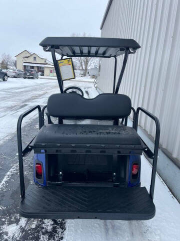 2023 E-Z-GO RXV