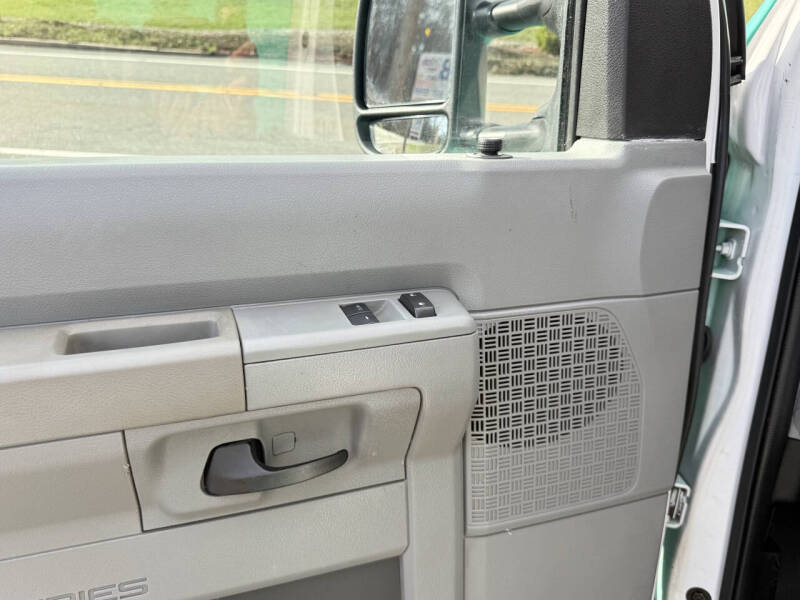 2011 Ford E-Series E-350 SD