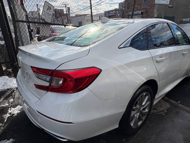 2018 Honda Accord LX photo 10