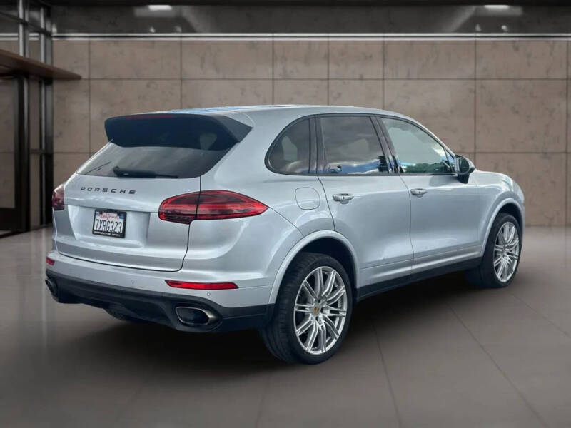 2017 Porsche Cayenne Platinum Edition