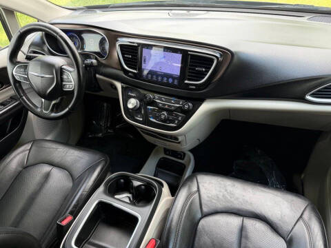 2017 Chrysler Pacifica Touring-L Plus