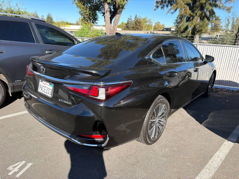 2025 Lexus ES 300h