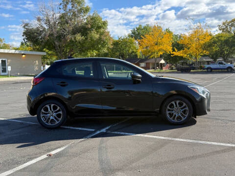 2020 Toyota Yaris Hatchback LE