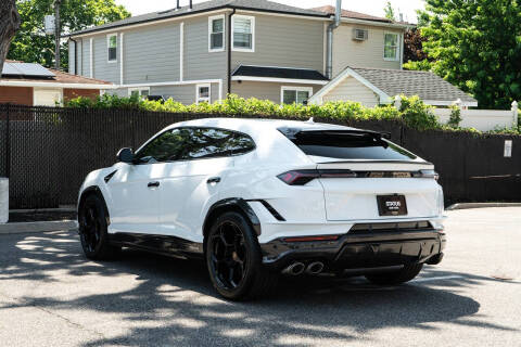 2024 Lamborghini Urus Performante