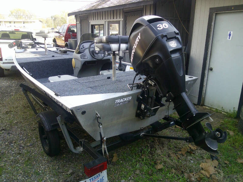 2009 Tracker BASS TRACKER