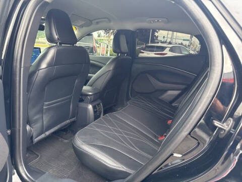 2022 Ford Mustang Mach-E Select