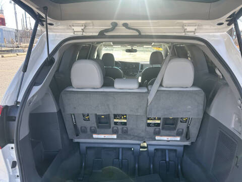 2015 Toyota Sienna XLE 7-Passenger