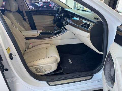 2017 Genesis G90