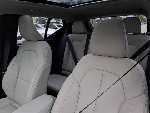 2024 Volvo XC40 B5 Plus Bright Theme