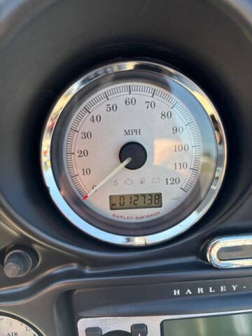 2011 Harley-Davidson Street Glide FLHX