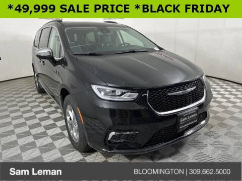 2023 Chrysler Pacifica for sale at Sam Leman CDJR Bloomington in Bloomington IL