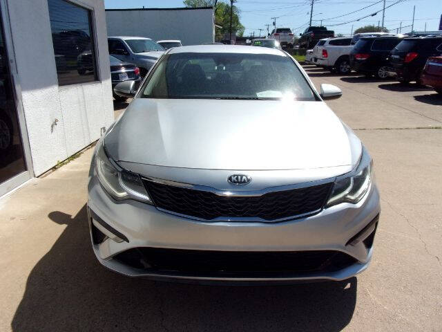 2019 Kia Optima LX photo 4