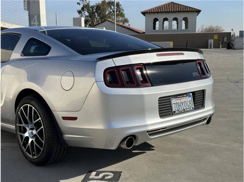 2014 Ford Mustang GT photo 17