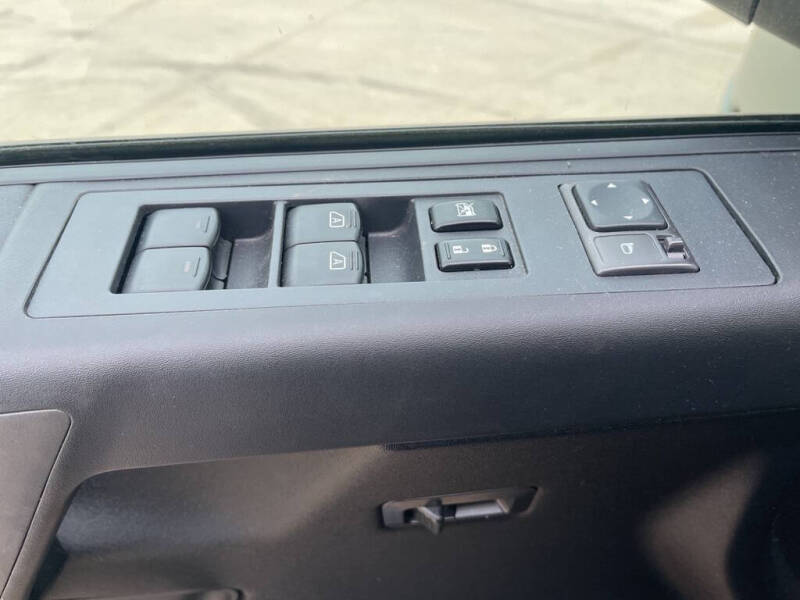 2012 Nissan Titan SV