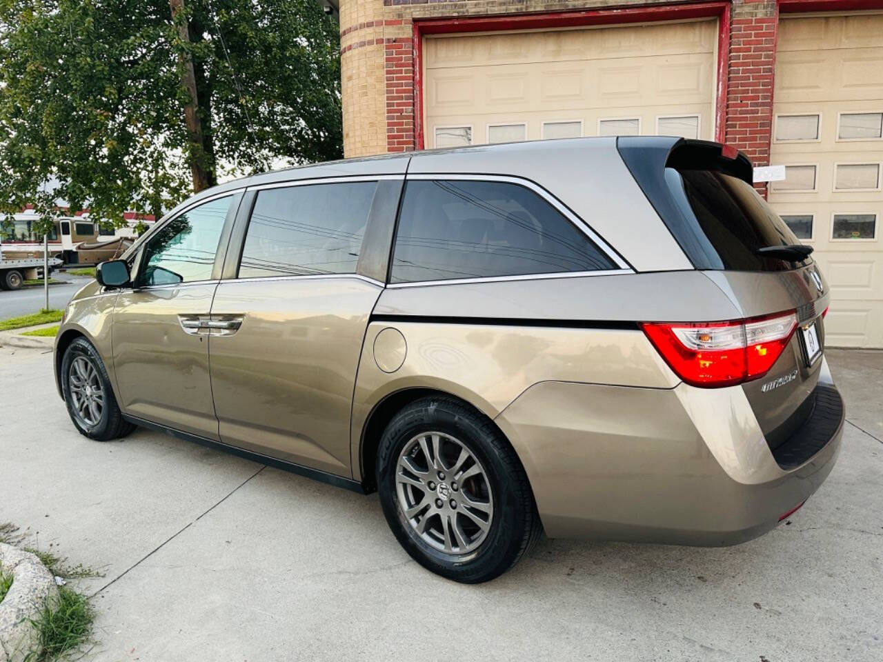 2011 Honda Odyssey for sale at American Dream Motors in Winchester, VA