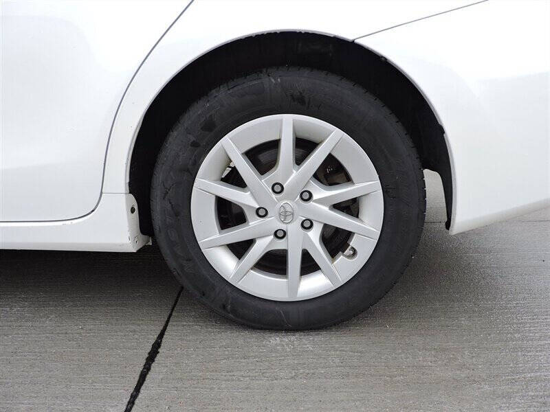 2014 Toyota Prius v Two