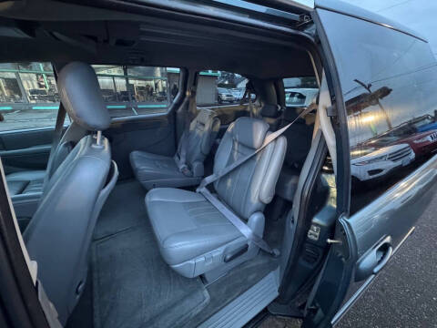 2006 Chrysler Town and Country Touring