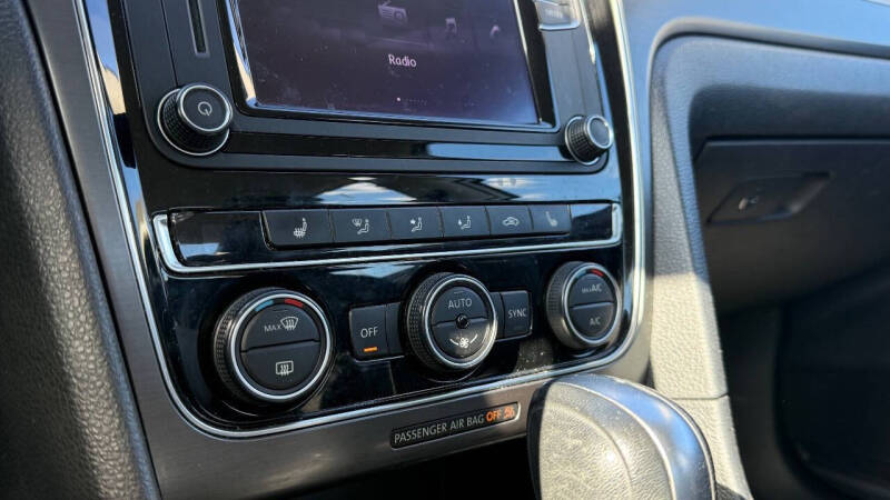 2017 Volkswagen Passat 1.8T R-Line