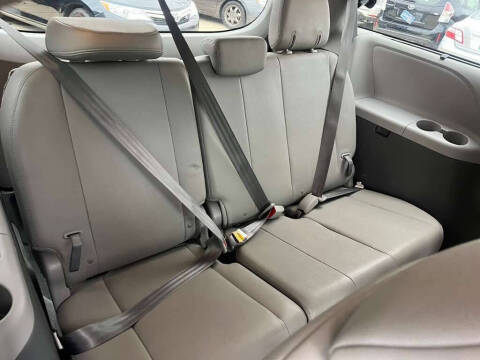 2019 Toyota Sienna XLE 8-Passenger