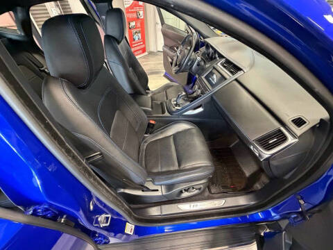2019 Jaguar E-PACE P300 R-Dynamic SE