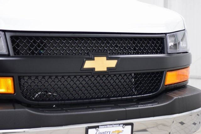 2025 Chevrolet Express 2500