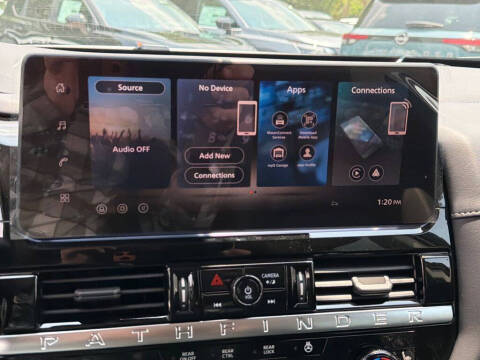 2026 Nissan Pathfinder SL