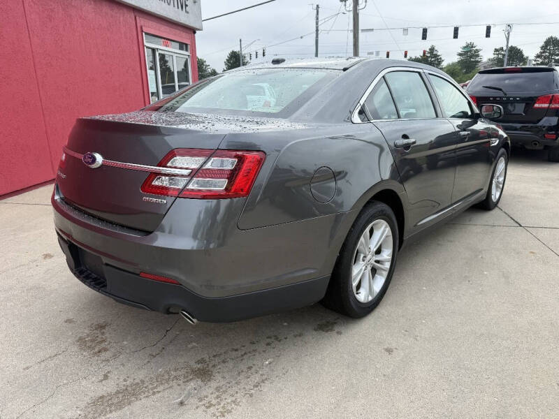2016 Ford Taurus SE