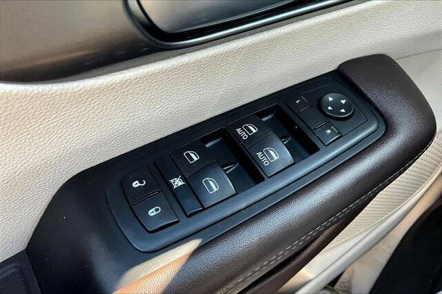 2017 Chrysler Pacifica Touring-L