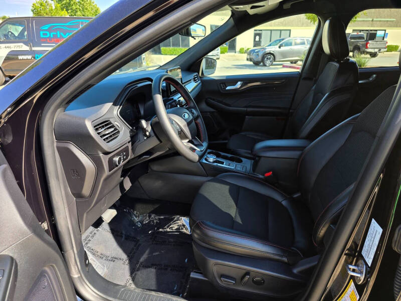 2025 Ford Escape ST-Line