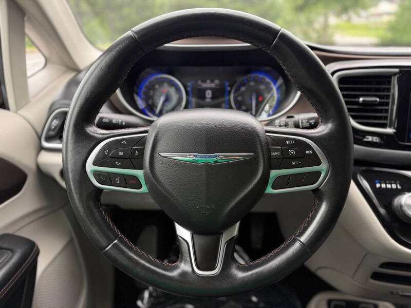 2017 Chrysler Pacifica Touring-L