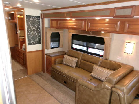 2015 Fleetwood RV Bounder 35k