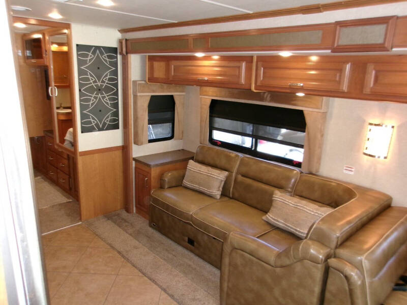 2015 Fleetwood RV Bounder 35k