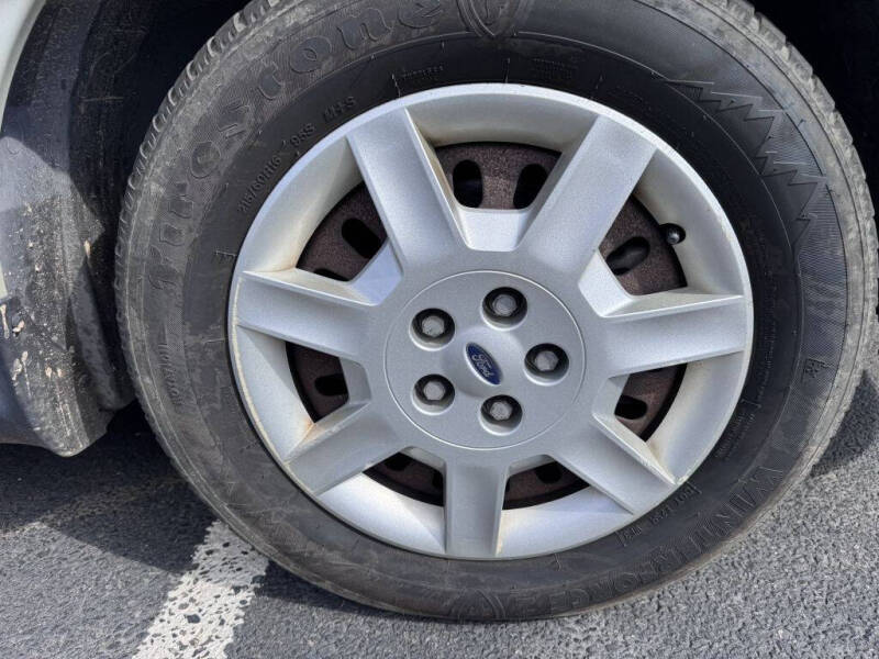 2006 Ford Taurus SE