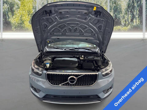 2022 Volvo XC40 T5 Momentum