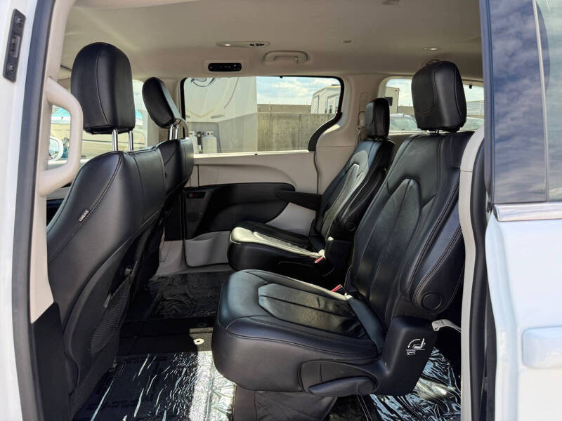 2017 Chrysler Pacifica Touring-L