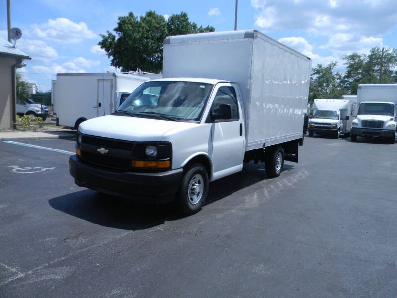 2017 Chevrolet Express Cutaway Base photo 4