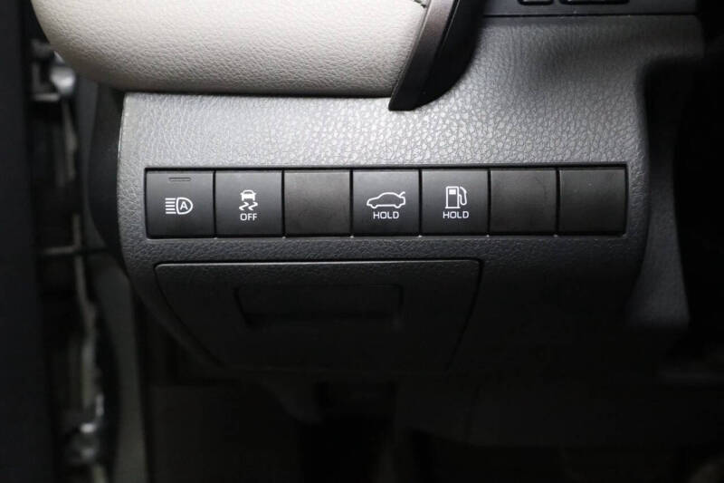 2020 Toyota Camry Hybrid LE