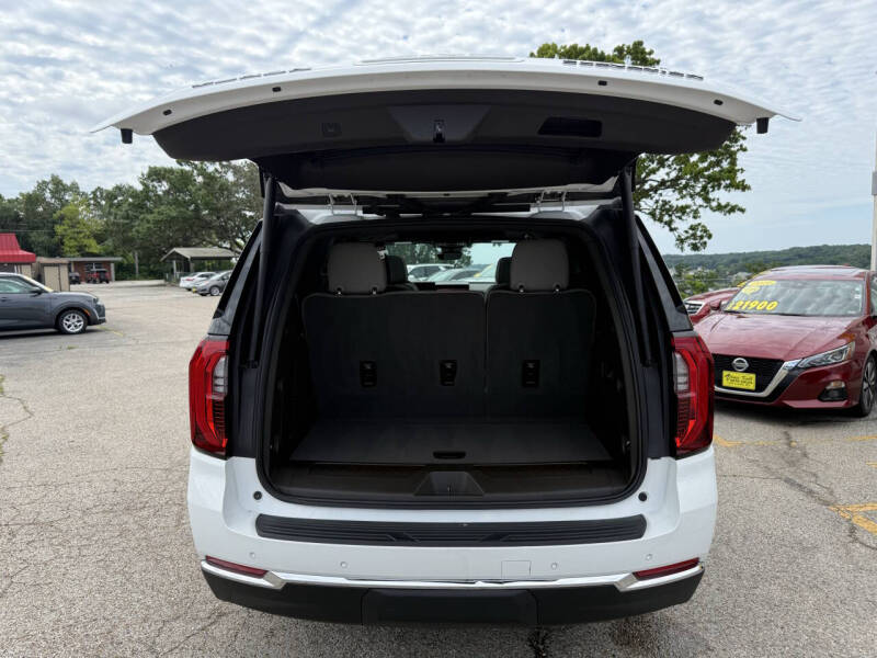 2025 GMC Yukon Elevation