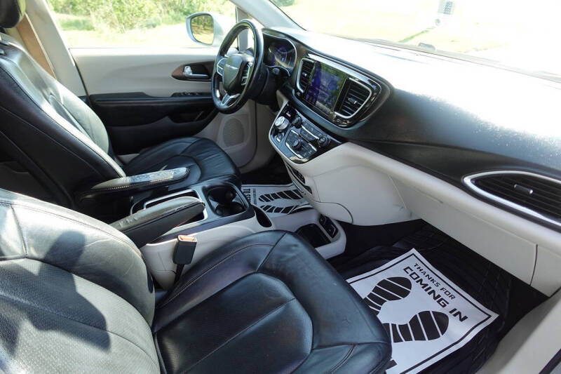 2017 Chrysler Pacifica Touring-L Plus
