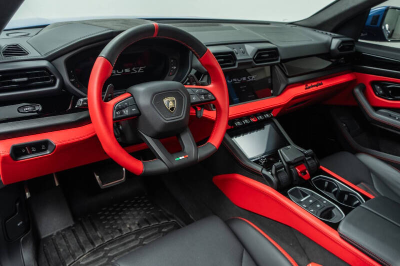 2025 Lamborghini Urus SE