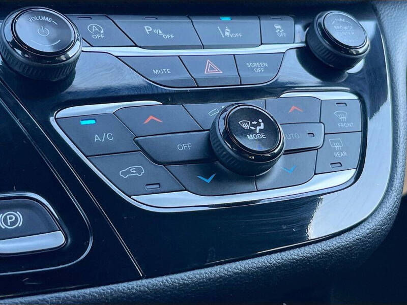 2023 Chrysler Pacifica Touring